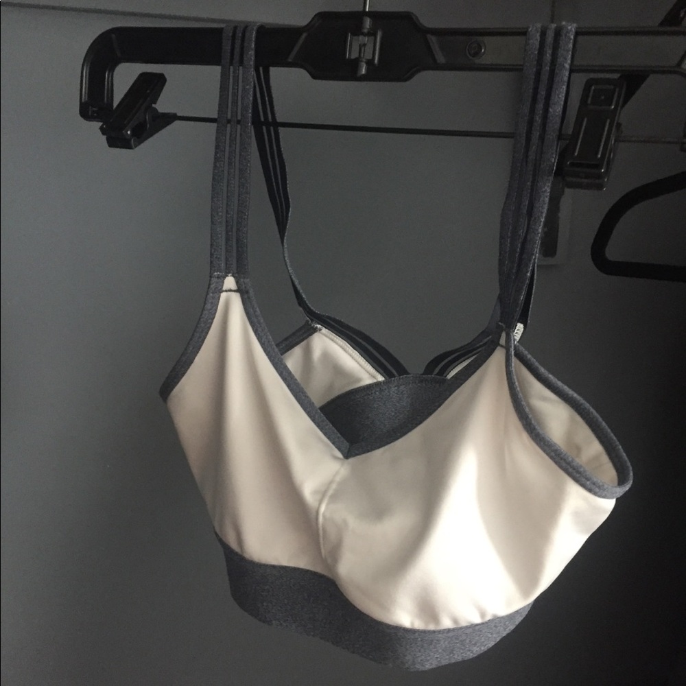 sports bra